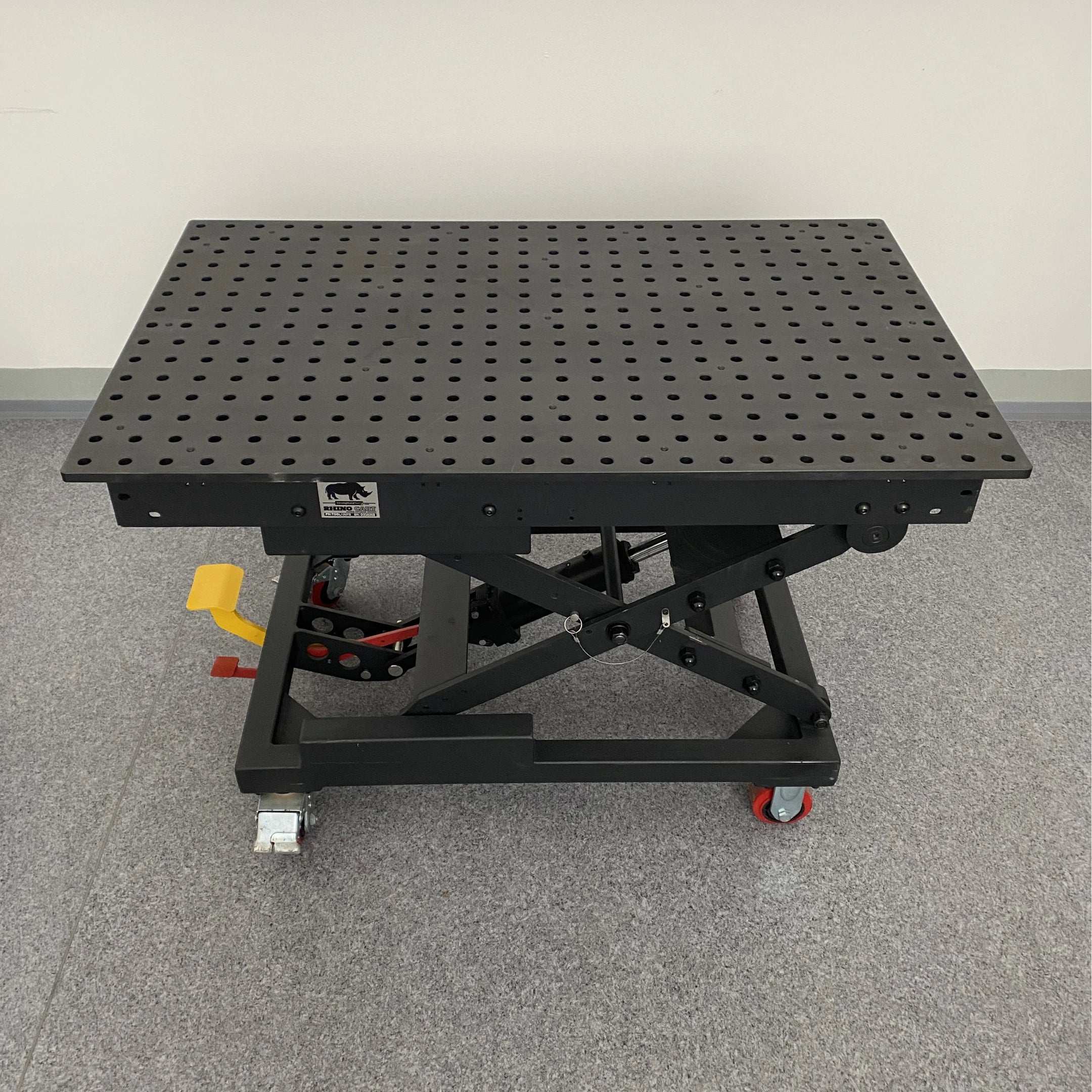 Mobilní zvedací stůl Rhino Cart 1200×750 mm (Předváděcí)
