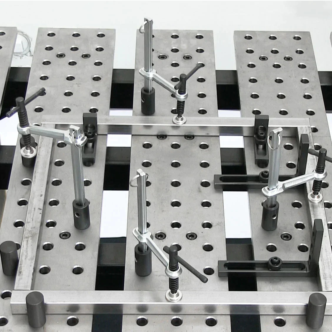 Svařovací stůl BuildPro MAX Slotted 2560x1250 mm (Systém 16)